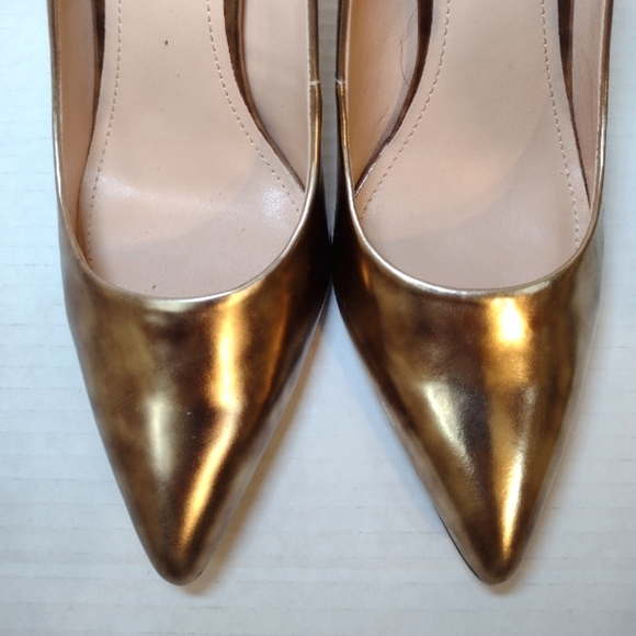 Vince Camuto VC - Kain women's gold heels size (7.1/2) - Picture 3 of 16